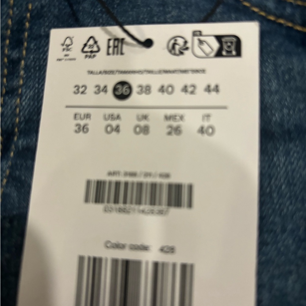 Super cute denim shorts, never been worn, tags are still attached.